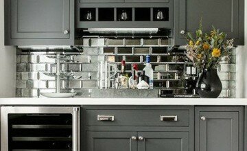 Mirrored backsplash for kitchen