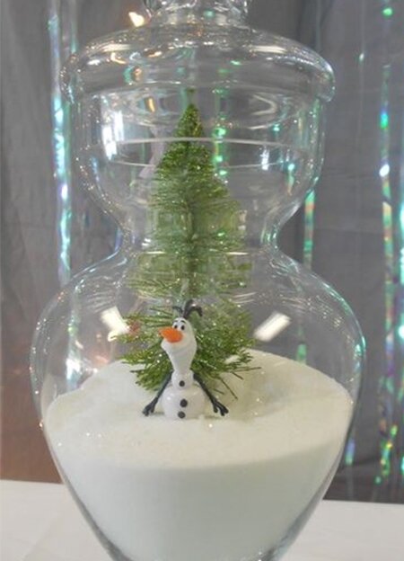 very creative and cute christmas centerpiece