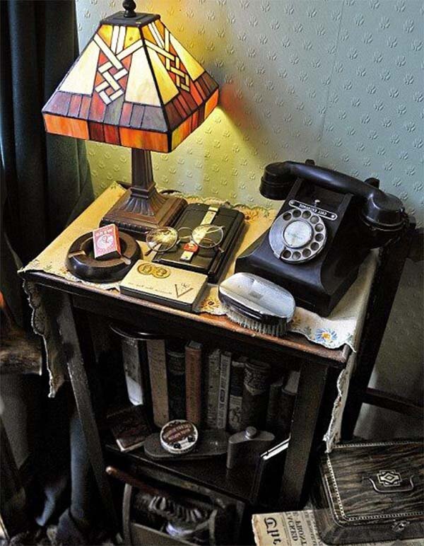 vintage phone idea for 1930 style decor