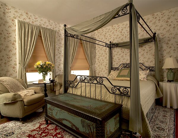 small victorian bedroom design