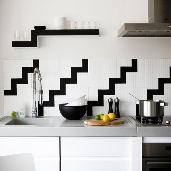 stylish black white kitchen backsplash