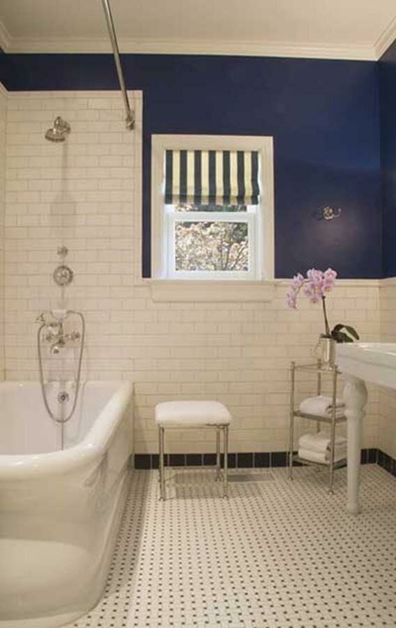 Blue and White Bathroom Decoration 12