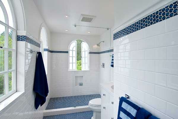 Blue and White Bathroom Decoration 2