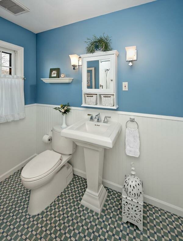 Blue and White Bathroom Decoration 5